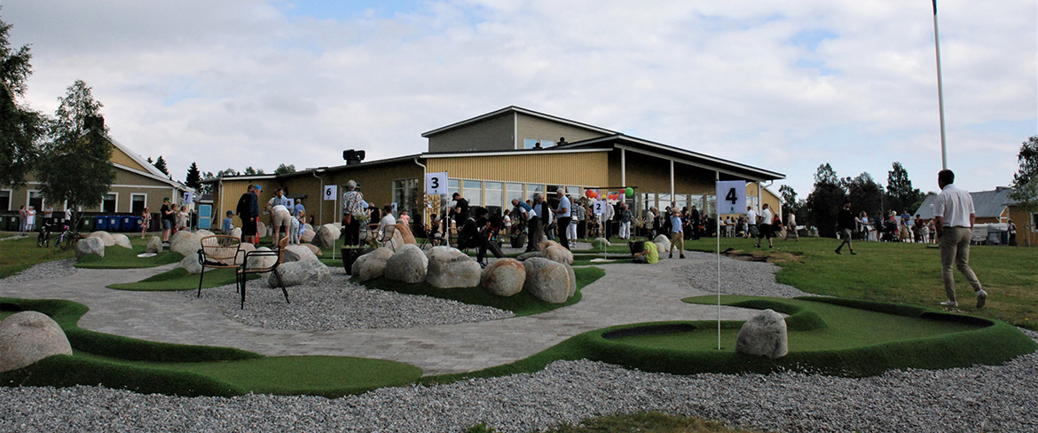 National Day Café & Mini Golf