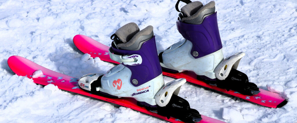 Short ski in the snow